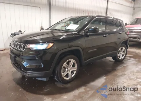 2023 Jeep Compass Latitude 4X4 z USA, uszkodzony, nr VIN 3C4NJDBN1PT558763